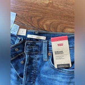 Levi’s Ribcage Bootcut JeansNWT